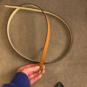 Skinny tan belt